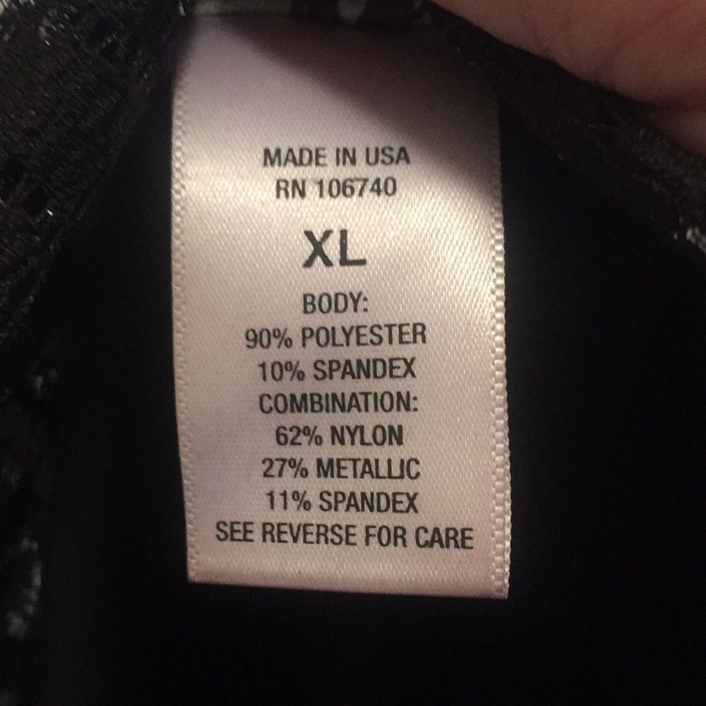 I am selling a beautiful lace/velvet blouse - Picture 3 of 5